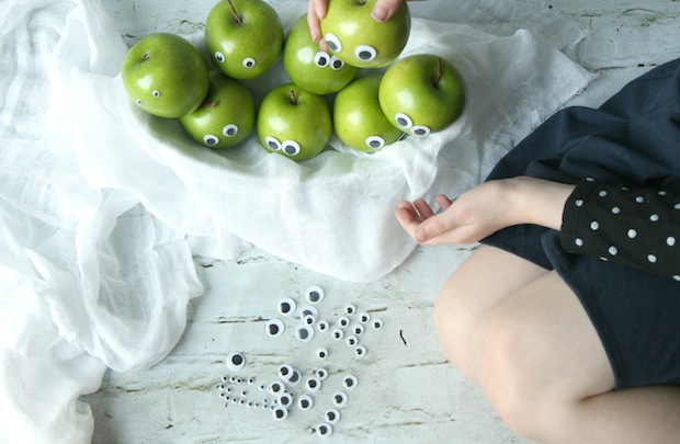 DIY gezonde traktatie met appel appelmannetjes